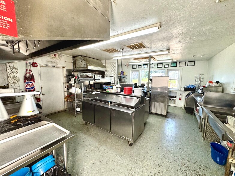 More Photos Of 19510 Leatherwood Rd, Salesville Freestanding For Sale