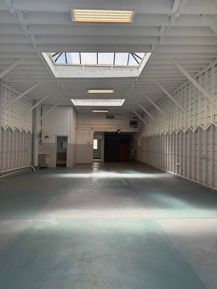 More Photos Of 29 Moss St, San Francisco Warehouse For Sale