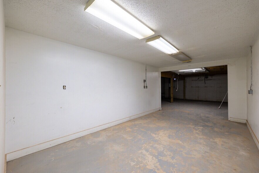 More Photos Of 2930 E Houston St, San Antonio Industrial For Sale
