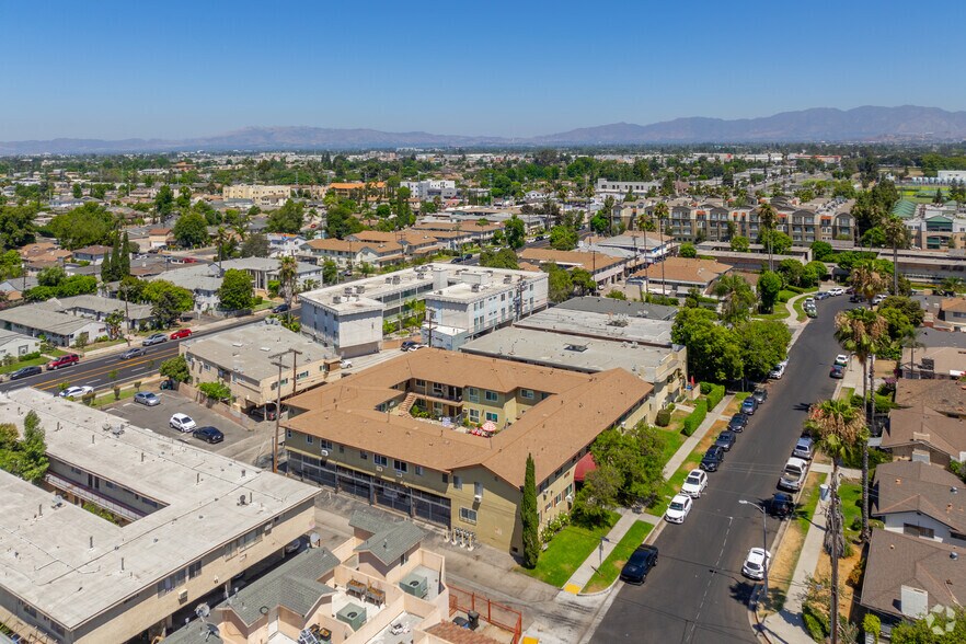 More Photos Of 6635 Wilkinson Ave, North Hollywood Apartments For Sale