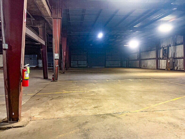 More Photos Of 4799 S Eason Blvd, Tupelo Distribution For Lease
