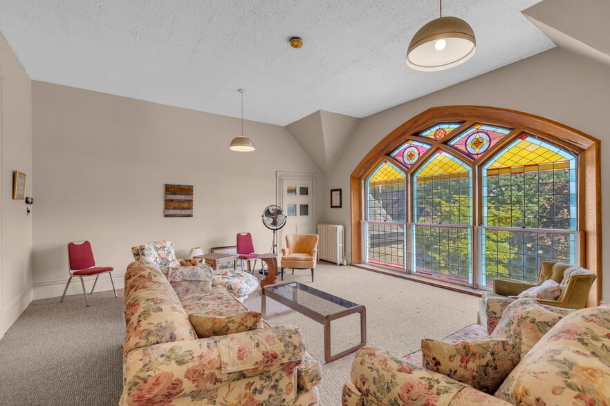 More Photos Of 61 Main St, Unionville Office For Sale