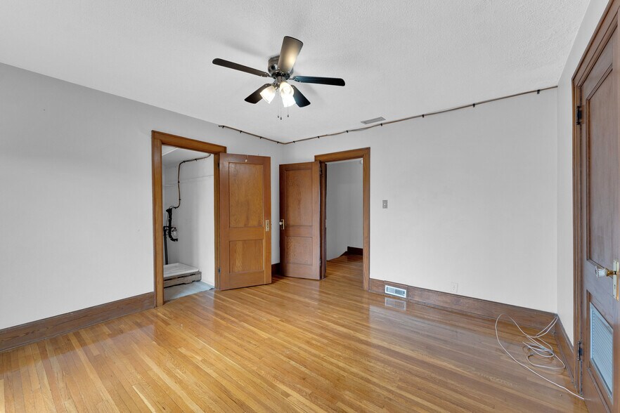 More Photos Of 1451 Ouellette Av, Windsor Office Residential For Sale