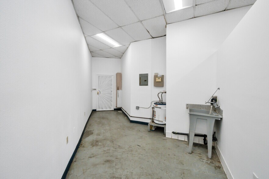 More Photos Of 1501-1521 Cabrillo Ave, Torrance Storefront For Lease