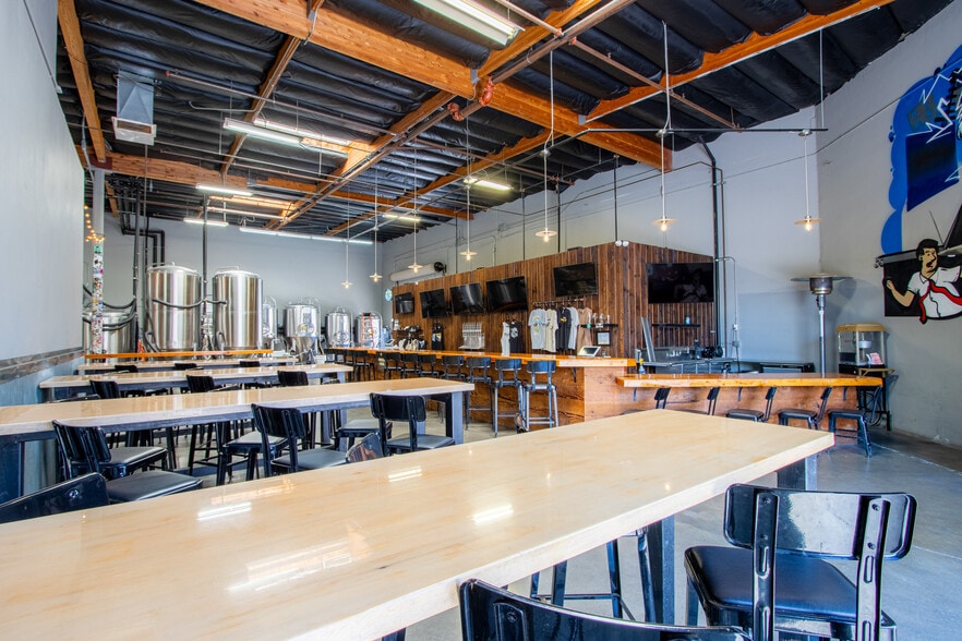 More Photos Of 41537 Cherry St, Murrieta Warehouse For Lease