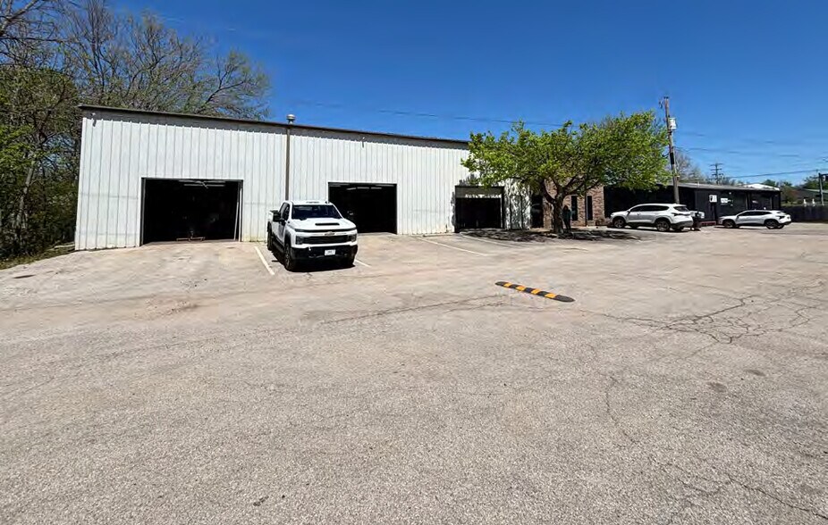 More Photos Of 422 S 40th St, Springdale Unknown For Lease