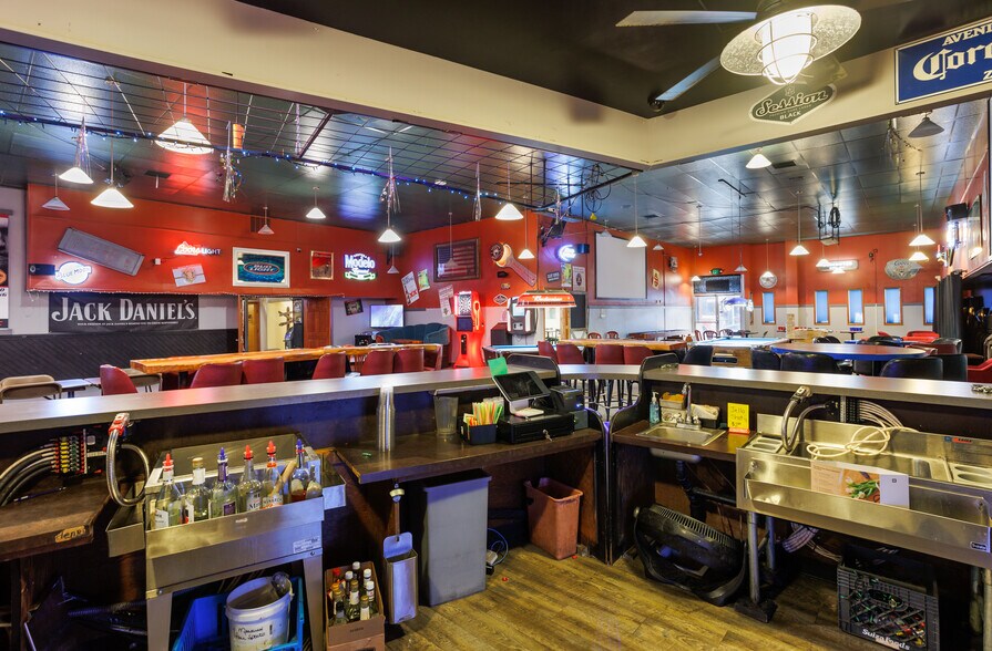More Photos Of 149 E Main St, Hermiston Bar For Lease