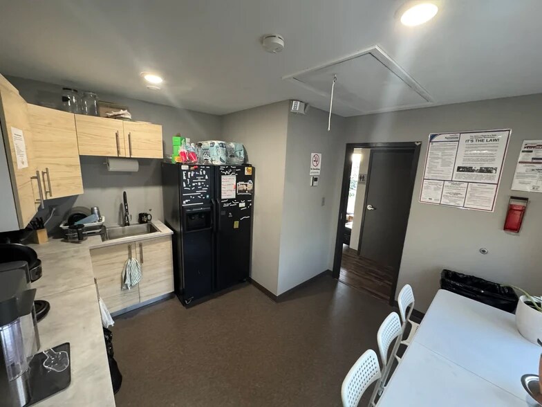 More Photos Of 1819 E Broadway Ave, Maryville Bank For Sale