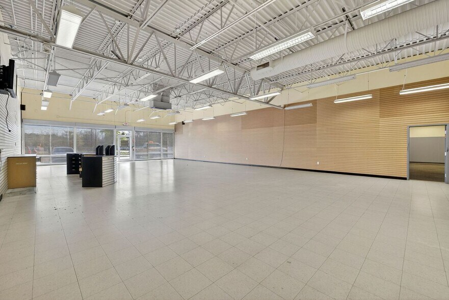 More Photos Of 300-326 Columbus Corners Dr, Whiteville Storefront For Lease