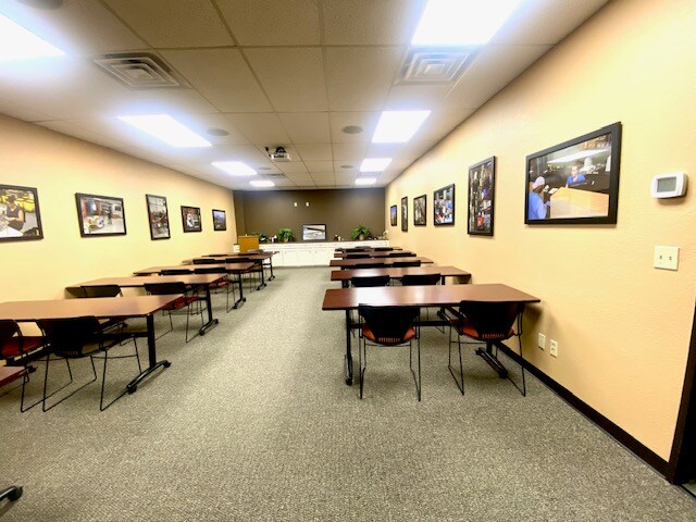 More Photos Of 722A Fairmont Pky, Pasadena Office For Lease