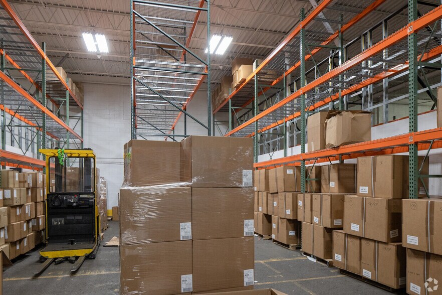 More Photos Of 202-206 Pegasus Ave, Northvale Warehouse For Lease