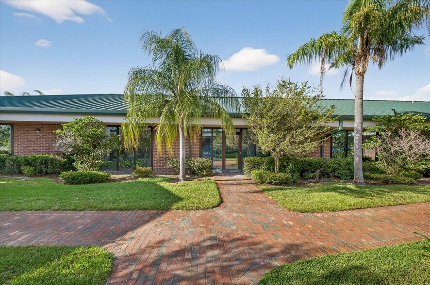 More Photos Of 14141 46th St N, Clearwater Medical For Sale