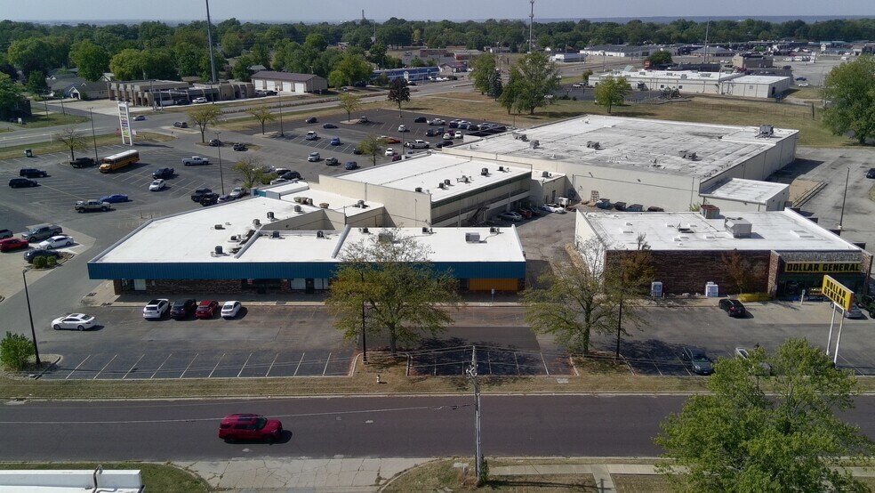 More Photos Of 3245-3247 Court St, Pekin General Retail For Lease