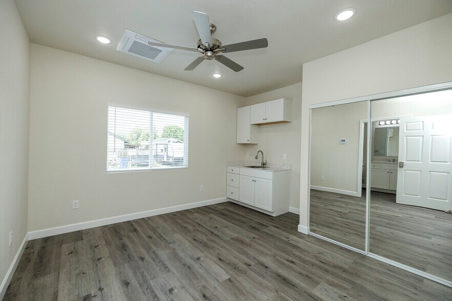 More Photos Of 720 N 2nd St, Patterson Specialty For Sale
