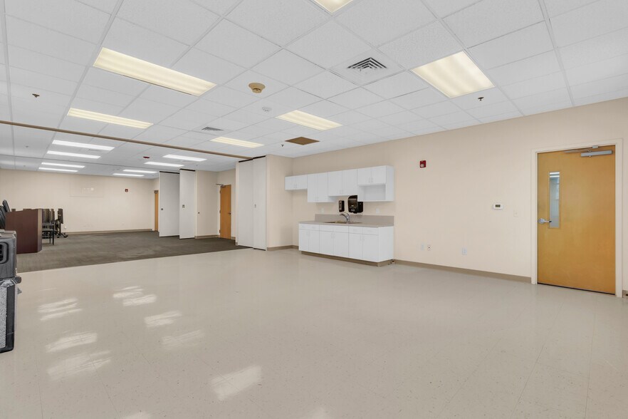 More Photos Of 1201 E Oak St, Kissimmee Office For Sale