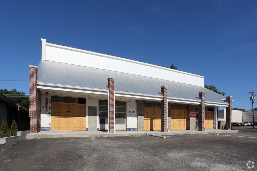 More Photos Of 2110 State Rd, Cuyahoga Falls Freestanding For Lease