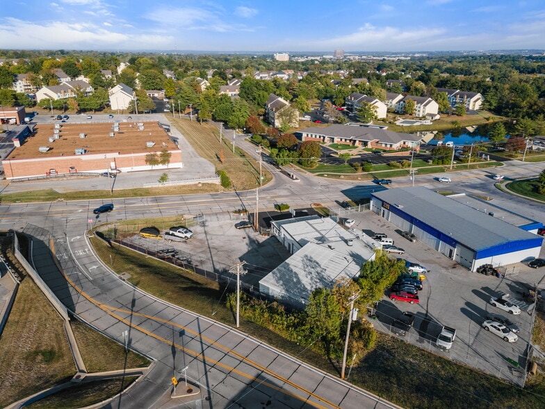 More Photos Of 875 Friedens Rd, Saint Charles Service For Sale