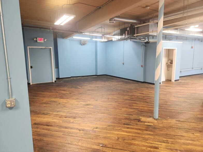 More Photos Of 1548 Burden Lake Rd, Averill Park Warehouse For Lease