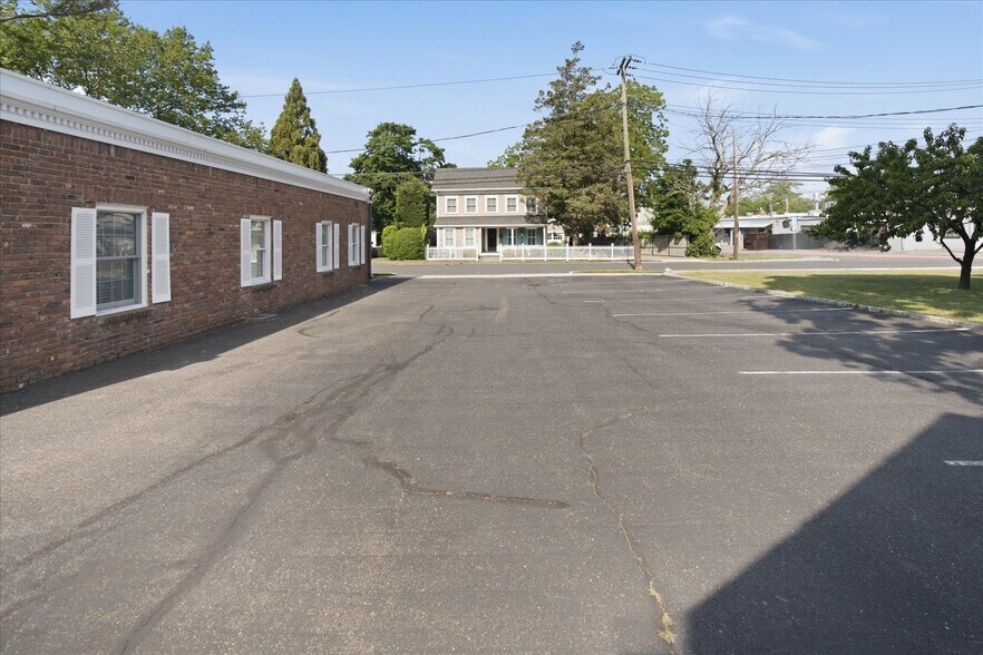 More Photos Of 33 Candee Ave, Sayville Medical For Lease