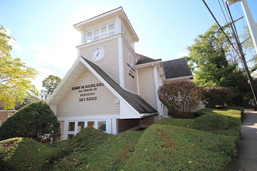 More Photos Of 15 1st St, Staten Island Office For Sale