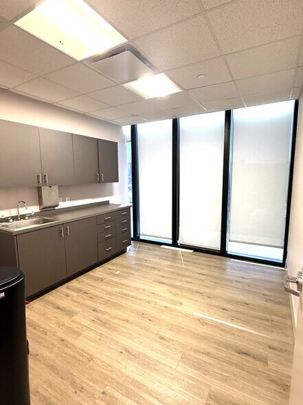 More Photos Of 601 N Federal Hwy, Hallandale Beach Office For Lease