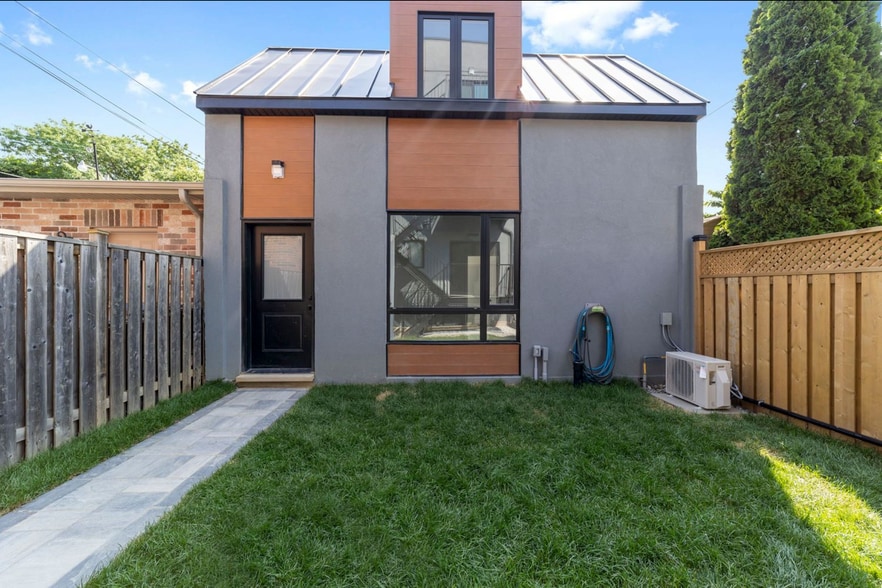 More Photos Of 531 Delaware Av N, Toronto Apartments For Sale