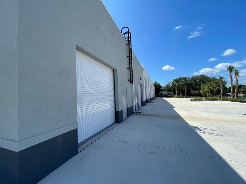 More Photos Of 1740 E Tiffany Dr, Mangonia Park Light Distribution For Lease