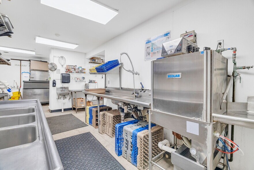 More Photos Of 119 Clinton Ave, Saint Clair Restaurant For Sale