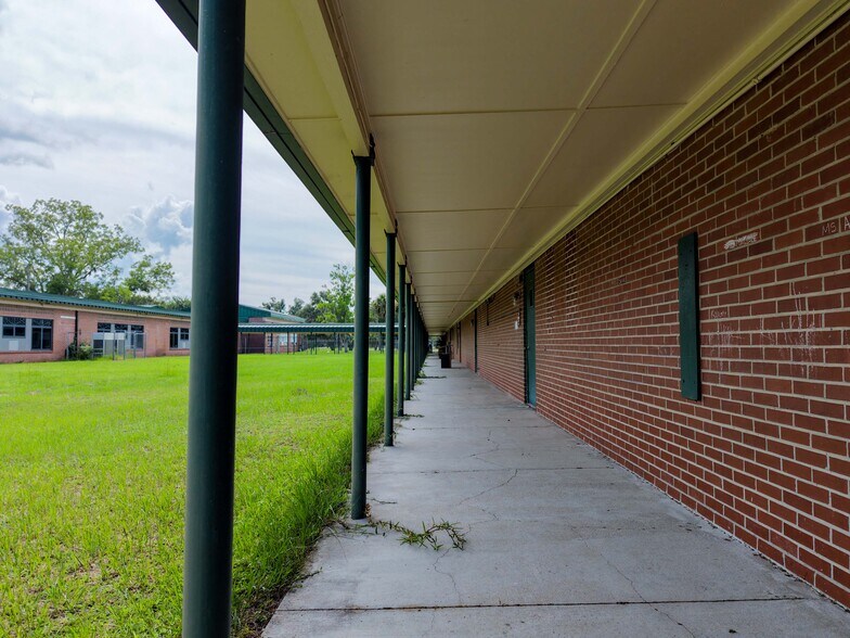 More Photos Of 502 N Center St, Perry Schools For Sale