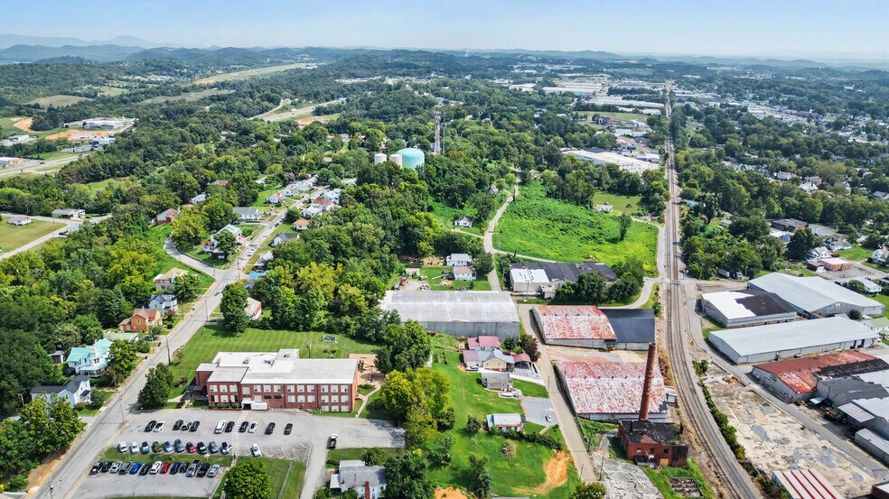 More Photos Of 237 Loretta St, Greeneville Industrial For Sale