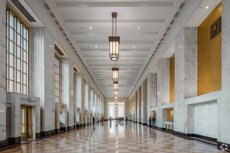 More Photos Of 433 W Van Buren St, Chicago Office For Lease