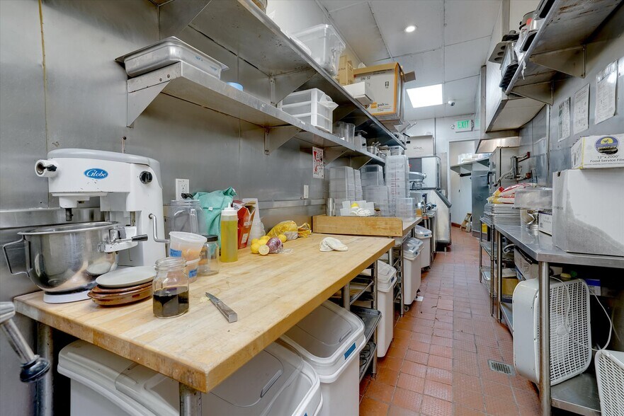 More Photos Of 7501-7507 Melrose Ave, Los Angeles General Retail For Sale