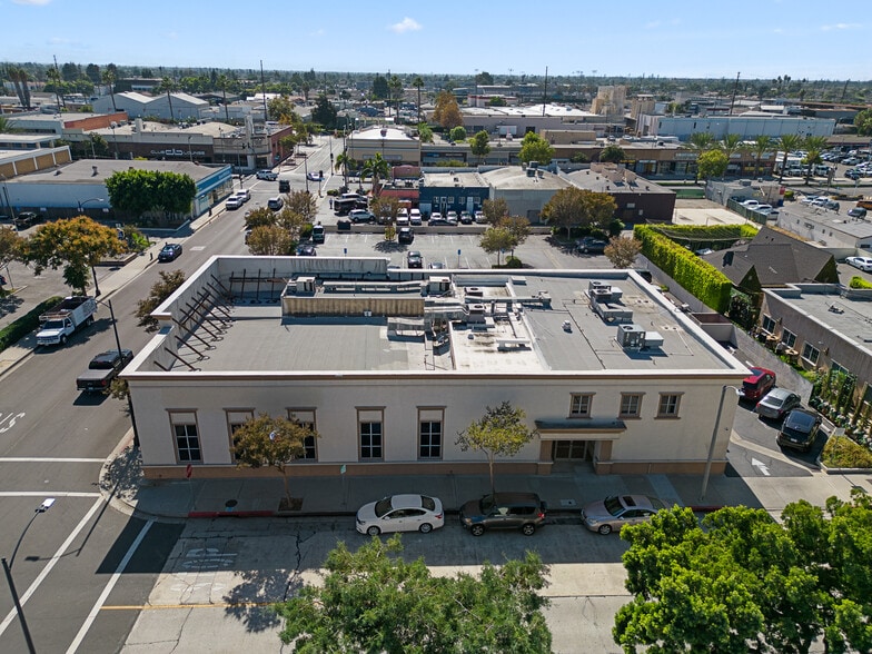 More Photos Of 11101 La Reina Ave, Downey Bank For Lease