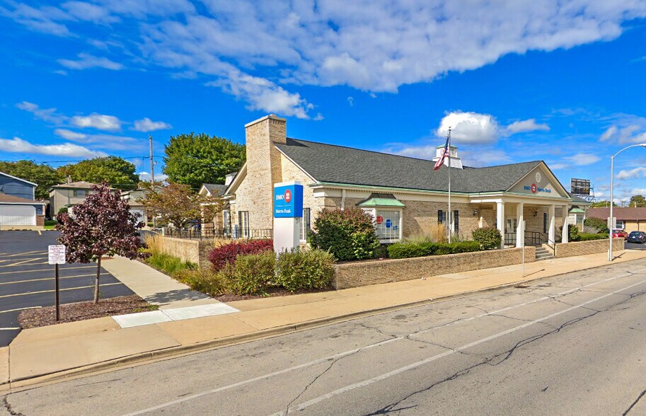 More Photos Of 3131 S 13th St, Milwaukee Bank For Sale