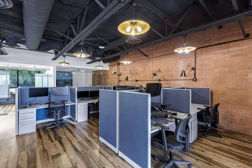 More Photos Of 2727 N 3rd St, Phoenix Office For Sale