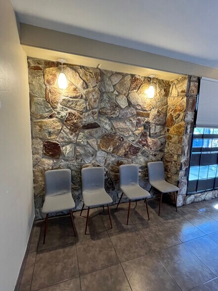 More Photos Of 9212 N Central Ave, Phoenix General Retail For Lease