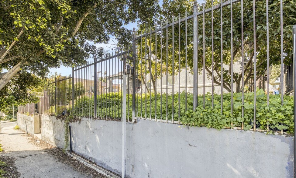More Photos Of 275 S Union Ave, Los Angeles Apartments For Sale