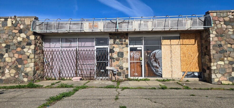 Primary Photo Of 4818 Clio Rd, Flint General Retail For Sale