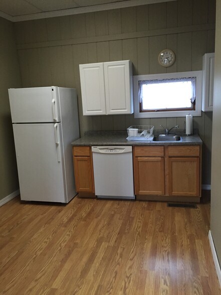 More Photos Of 410 E Stevenson Rd, Ottawa Medical For Sale