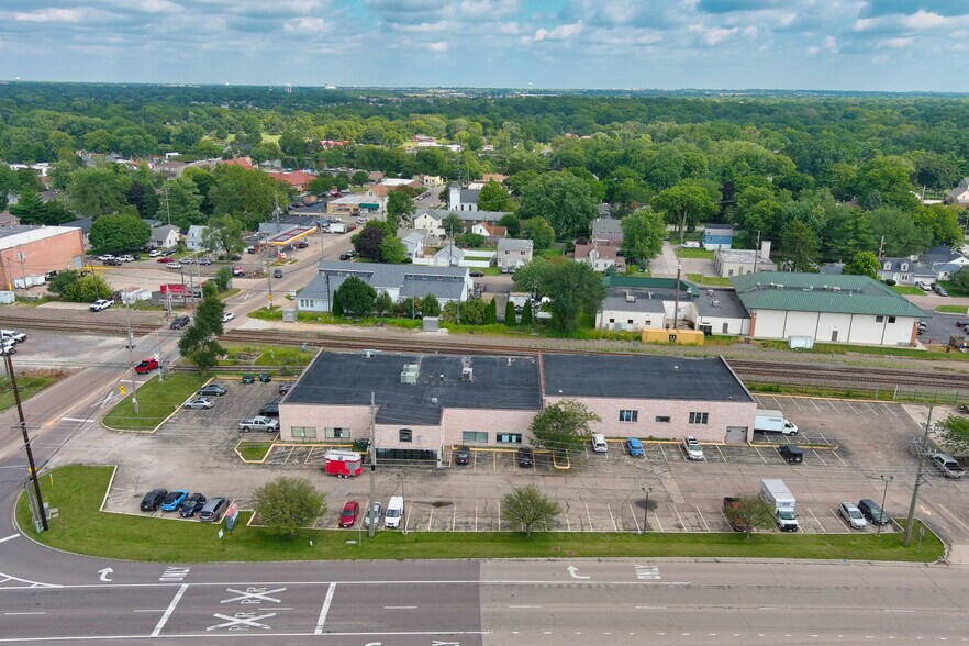 More Photos Of 111 S Lake St, Montgomery Service For Sale