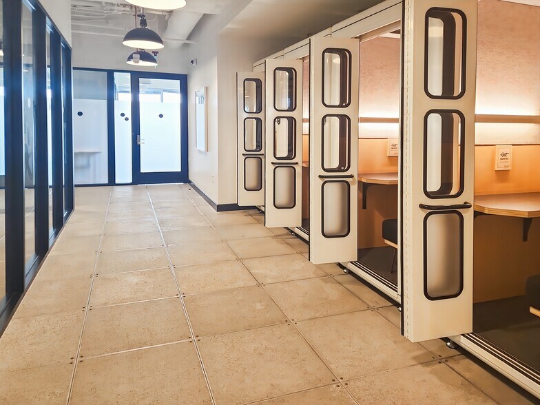 More Photos Of 1725 Hughes Landing Blvd, The Woodlands Coworking Space