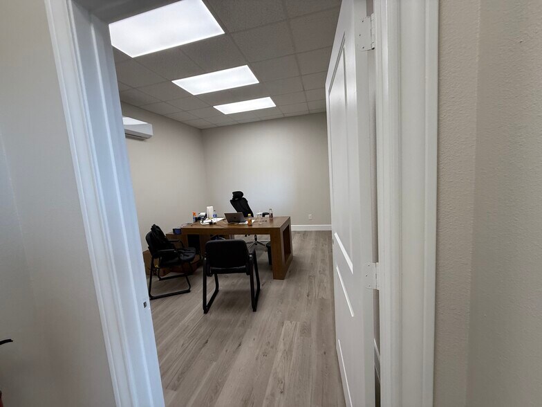 More Photos Of 21627 Rhodes Rd, Spring Warehouse For Lease