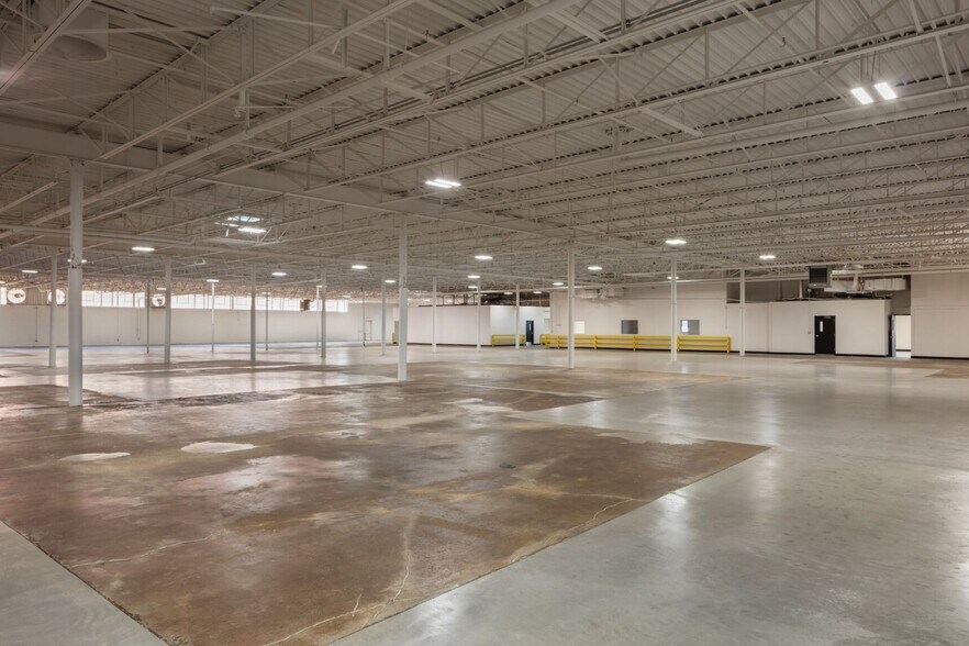 More Photos Of 4919 Woodall St, Dallas Warehouse For Sale
