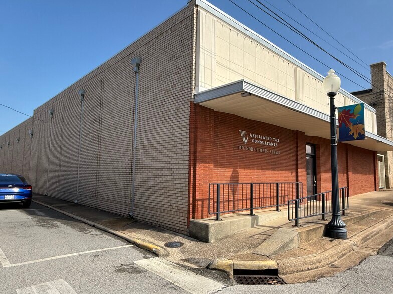 More Photos Of 110 N Main St, Henderson Office For Sale