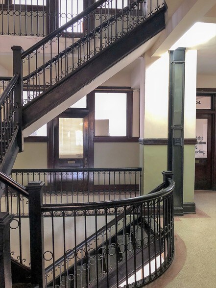 More Photos Of 1303 Main St, Newberry Office Residential For Sale