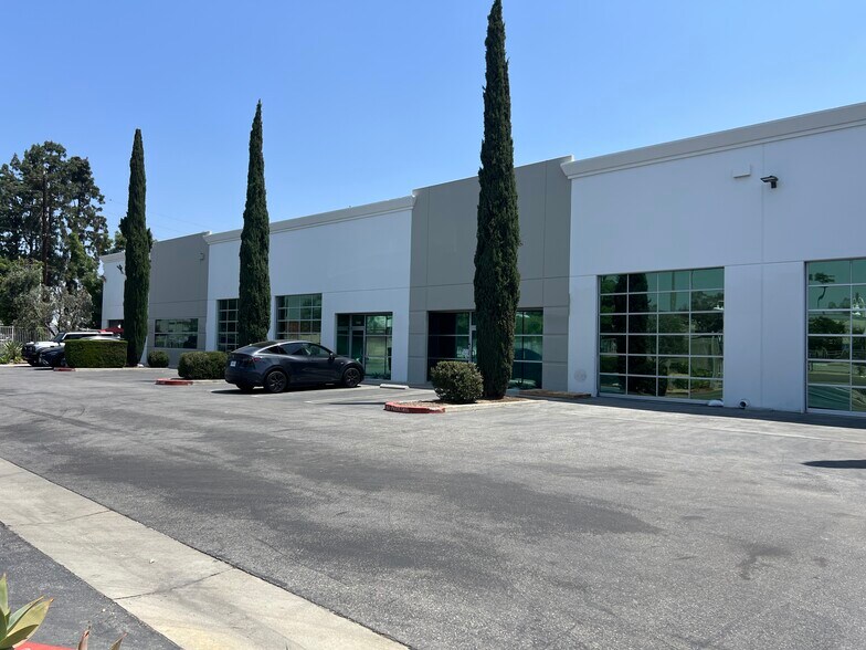 More Photos Of 7500-7536 Tyrone Ave, Van Nuys Service For Sale