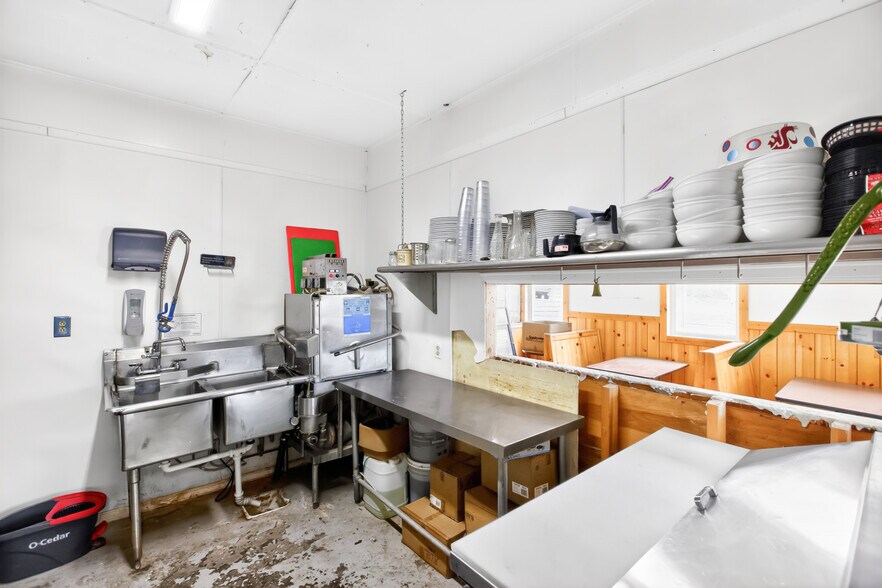 More Photos Of 100 Main St, Moro Specialty For Sale