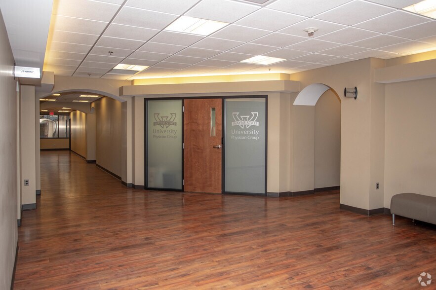More Photos Of 1560 E Maple Rd, Troy Medical For Lease
