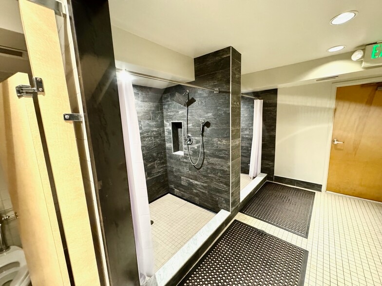 More Photos Of 39 E Cross St, Baltimore Storefront For Lease