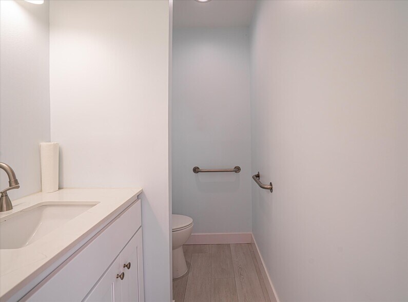 More Photos Of 1913 E 17th St, Santa Ana Office For Sale